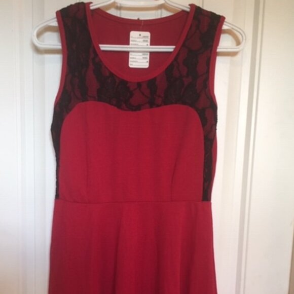 Elegant dress - Picture 1 of 4
